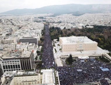 Καυστικός Aρκάς για τα περί... «140.000 συγκεντρωθέντων» στο συλλαλητήριο - Δείτε το σκίτσο